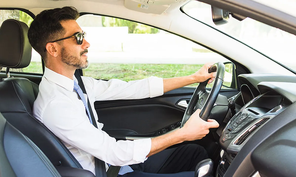 Pengemudi profesional Dio Rent Car
